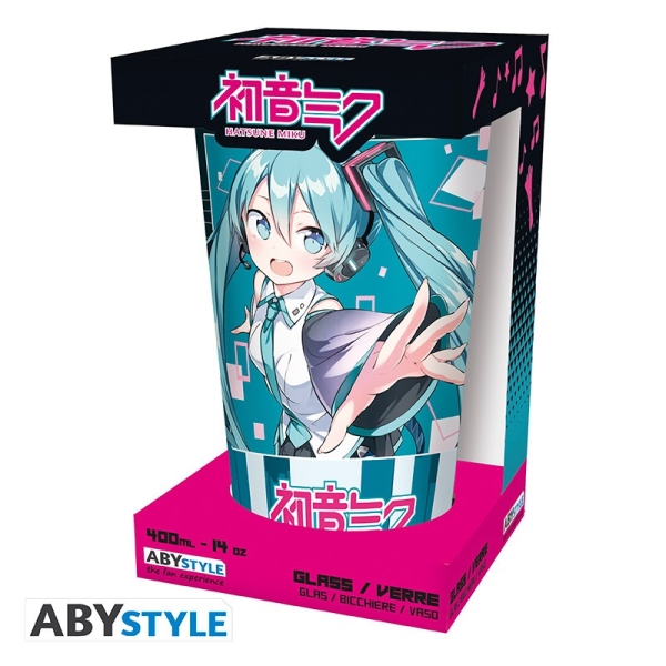 Genießen Sie die Klänge der Stadt und ein erfrischendes Getränk mit der talentierten Hatsune Miku, die Gegenstand dieses Klavier-inspirierten Glases von ABYstyle ist!